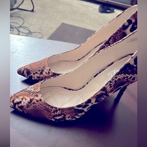 Leopard print heels size 11 ,4 in heel